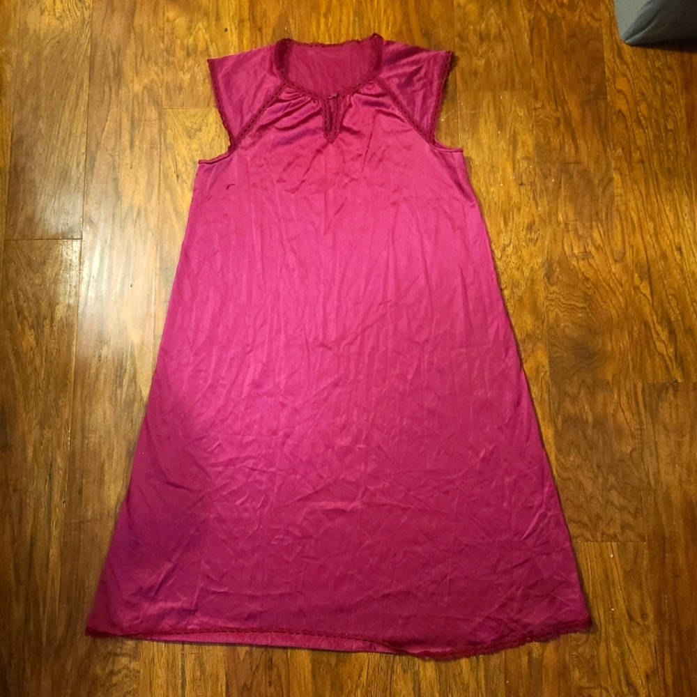 Vintage Vanity Fair Deep Red Nightie Nightgown Size PTE M?